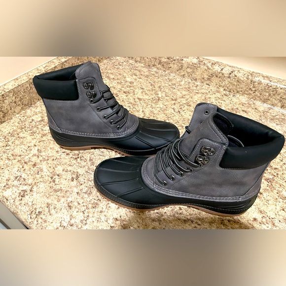 Tommy Hilfiger Other - NEW Tommy Hilfiger Mens Colorblock Duck Boot Size 11 NEW!
